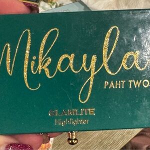 Glamlite Mikayla Highlighter Palette & lashes